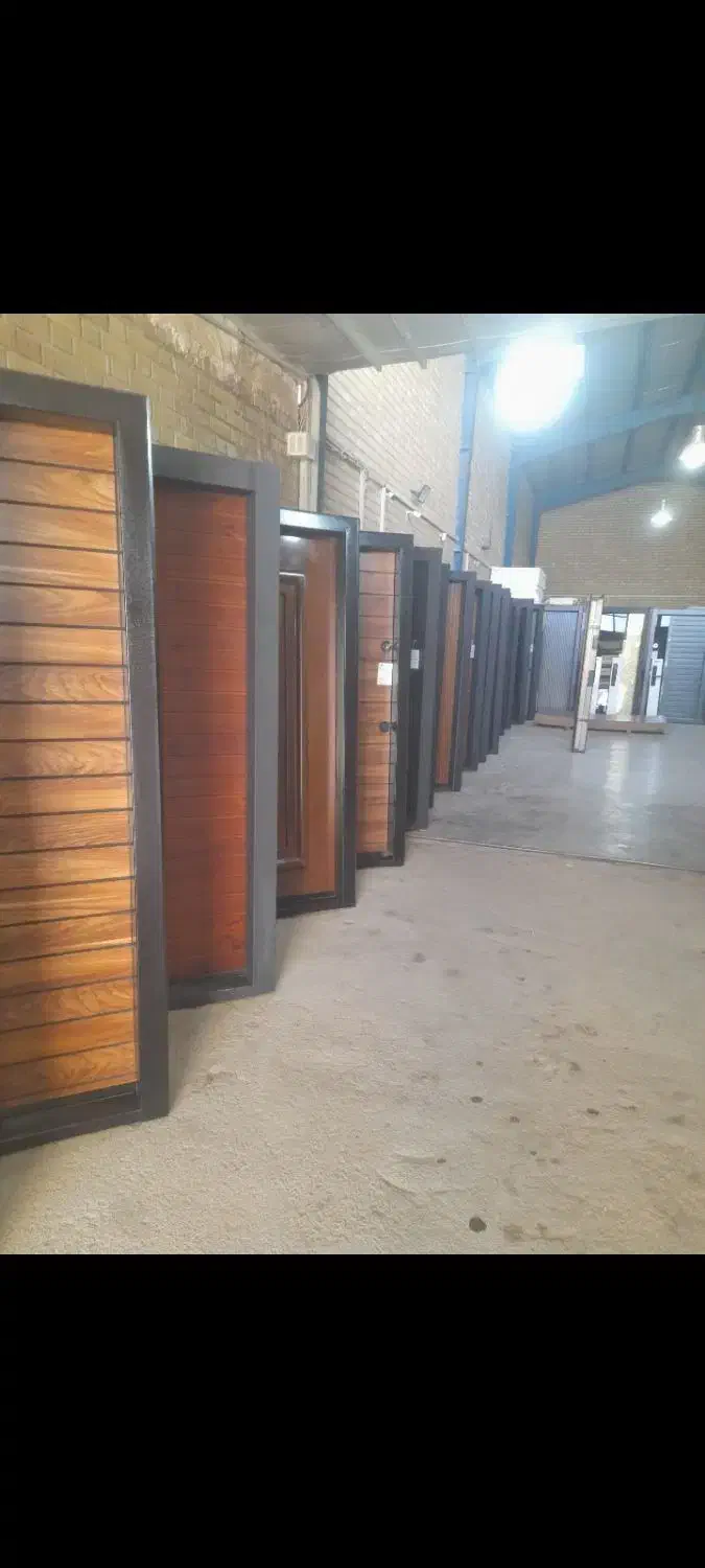 ساخت و نصب حرفه ای انواع درب های ضد سرقت وچوبی|خدمات پیشه و مهارت|اصفهان, باغ فدک|دیوار