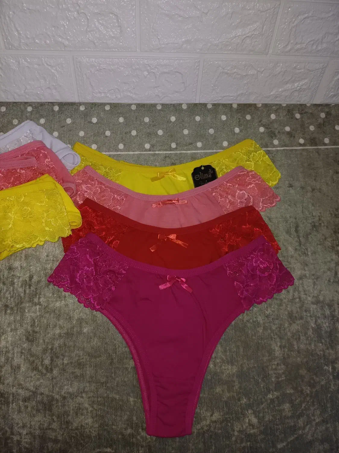 لباس زیر|لباس|گرگان, |دیوار