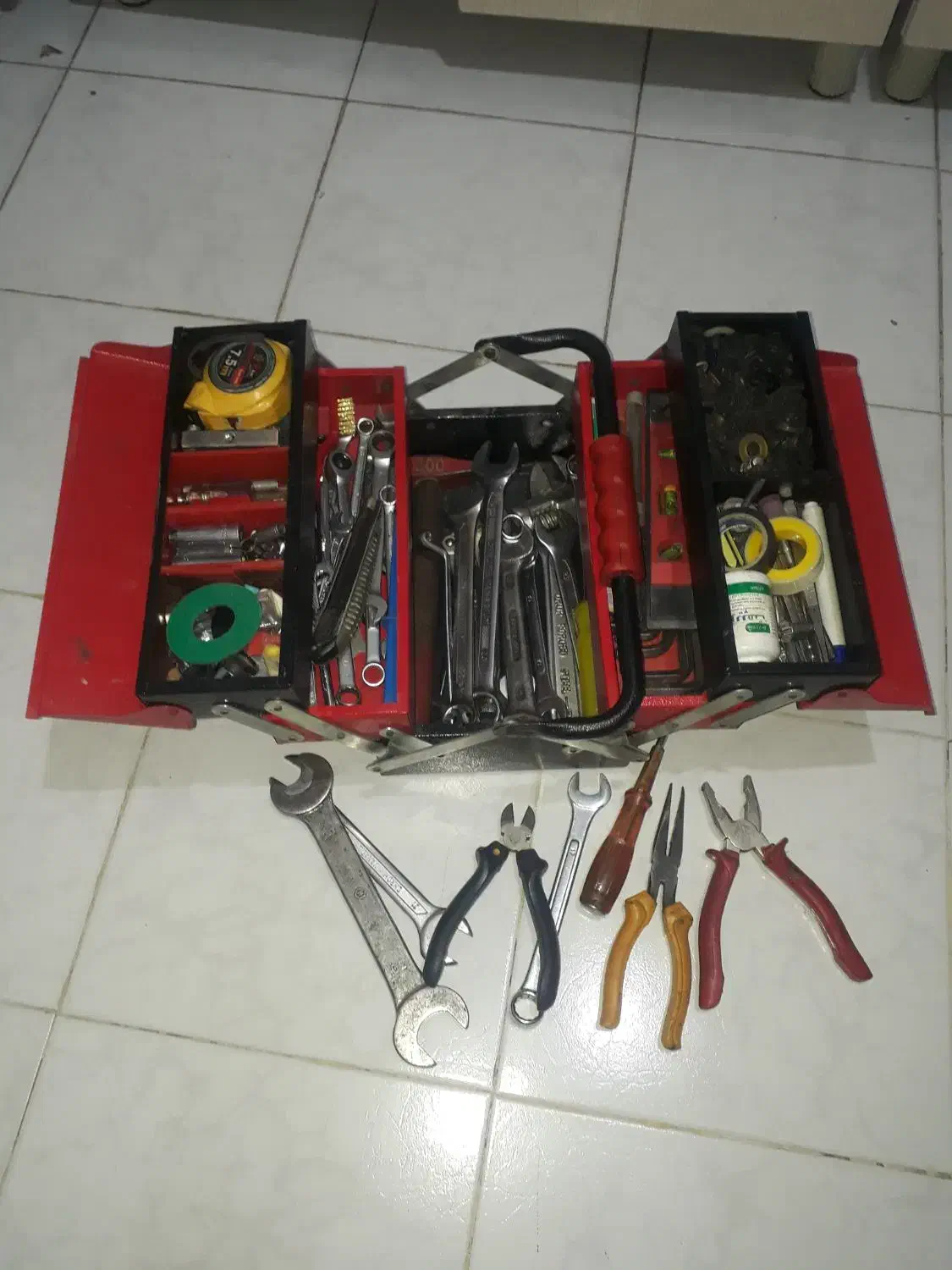 تاسیسات اندیشه|خدمات پیشه و مهارت|اندیشه, اندیشه فاز ۱|دیوار