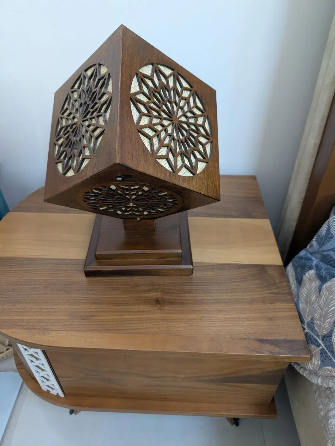 آباژور ساعتدار چوب راش منبت کارِ دست|چراغ خواب و آباژور|تهران, پونک|دیوار