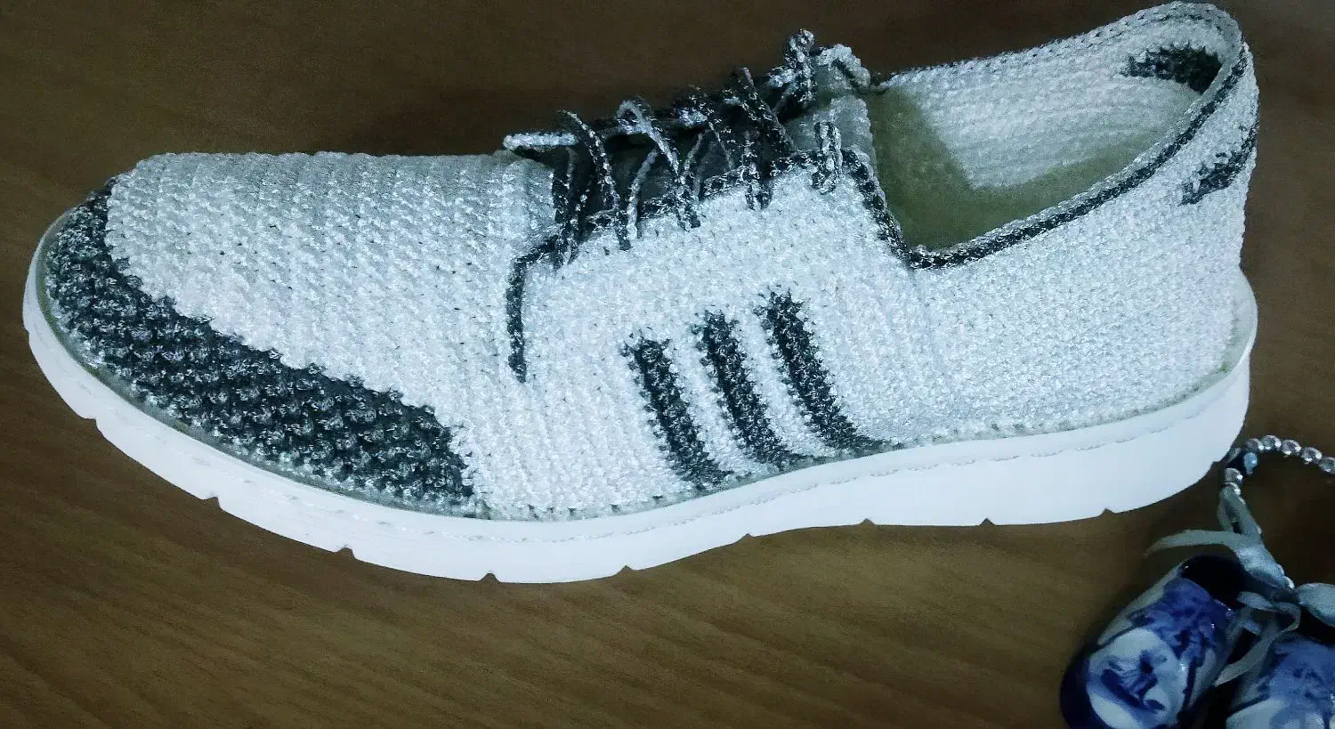 کفش|کیف، کفش، کمربند|اصفهان, شیخ طوسی|دیوار