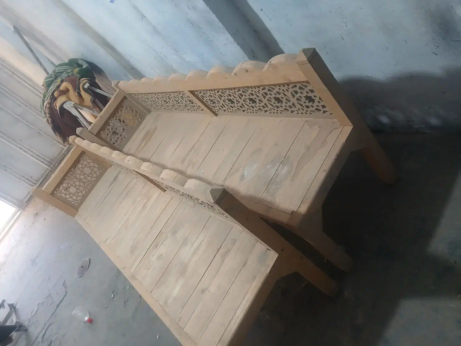 تخت سنتی|صندلی و نیمکت|اصفهان, کارلادان|دیوار