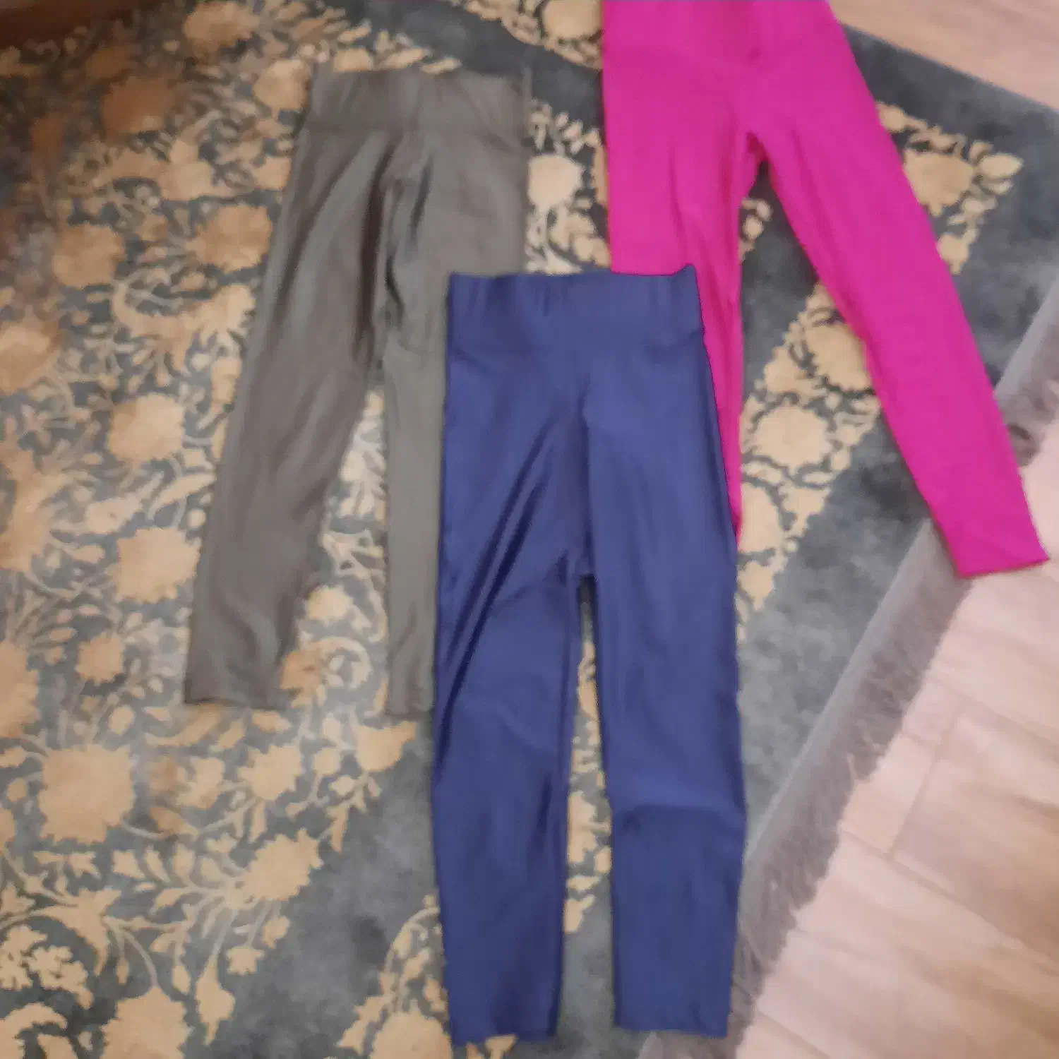 سه عدد لگ نونو|لباس|اراک, |دیوار