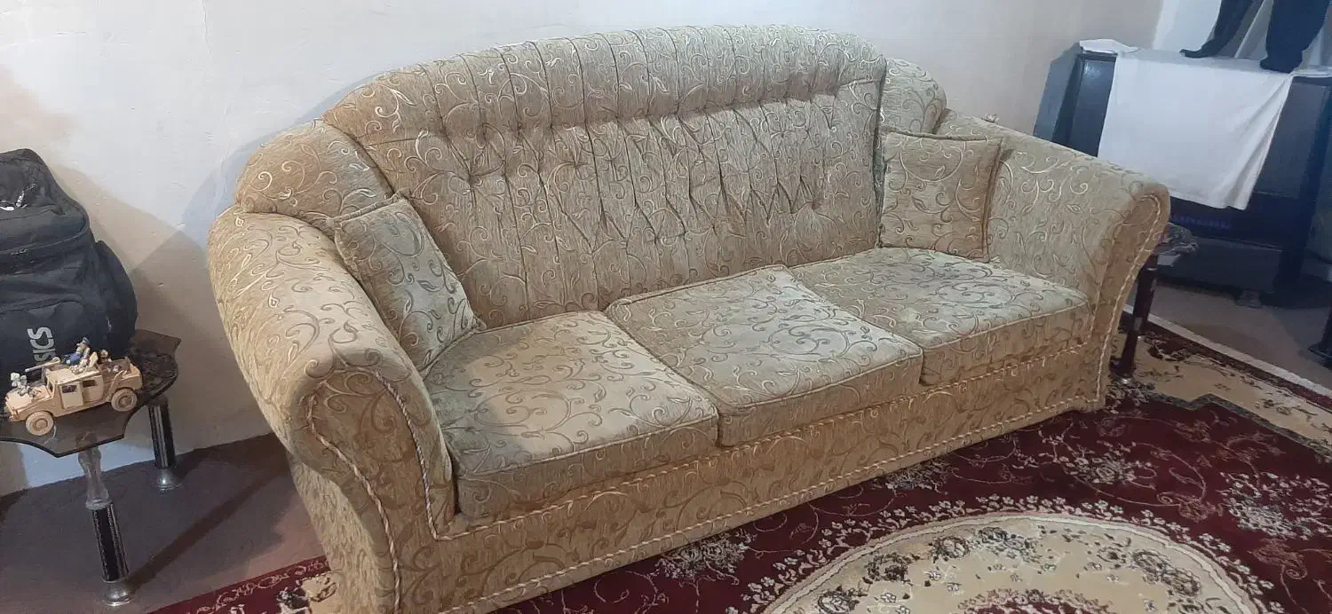 دو عدد مبل  پنج نفری|مبلمان خانگی و میز عسلی|رشت, بیجارپس|دیوار