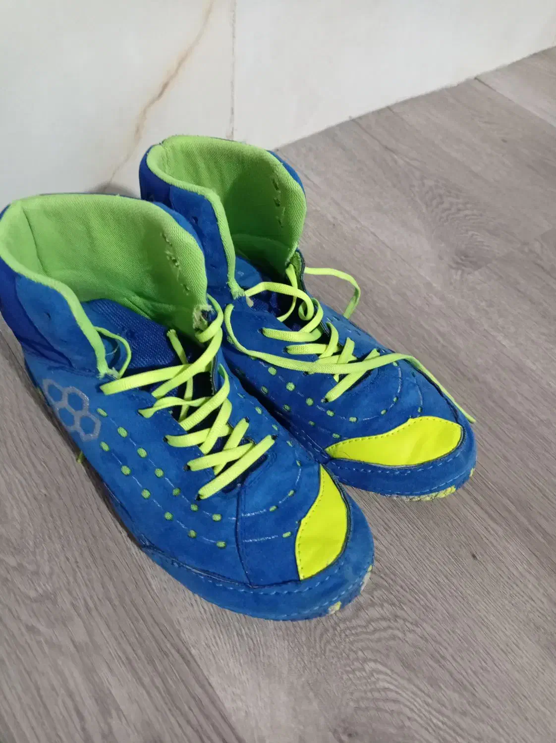 لباس و کفش کشتی|تجهیزات ورزشی|خرم‌آباد, |دیوار