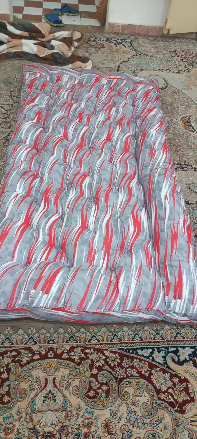 فروش انواع تشک و بالش در سایزها و رنگ های متنوع|رختخواب، بالش، پتو|مشهد, خواجه ربیع|دیوار
