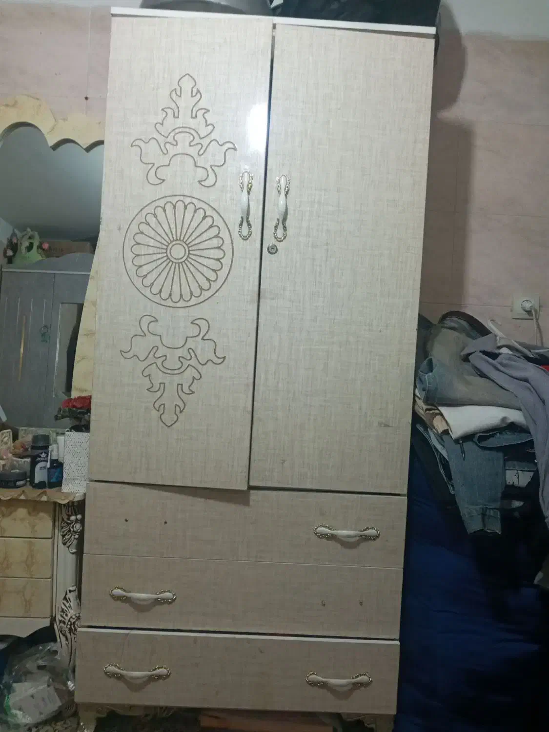 کمد|جاکفشی، کمد، دراور|بروجرد, |دیوار