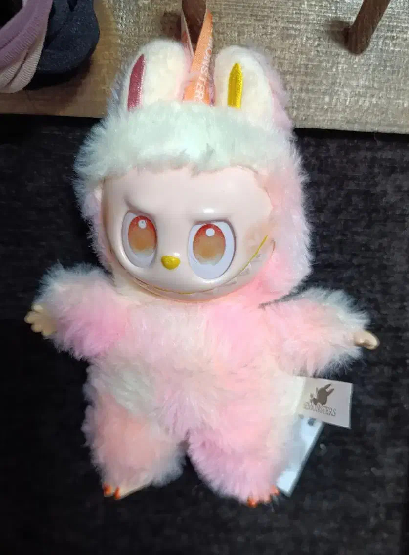 عروسک لبوبو|اسباب‌‌بازی|صدرا-فارس, فاز ۱|دیوار