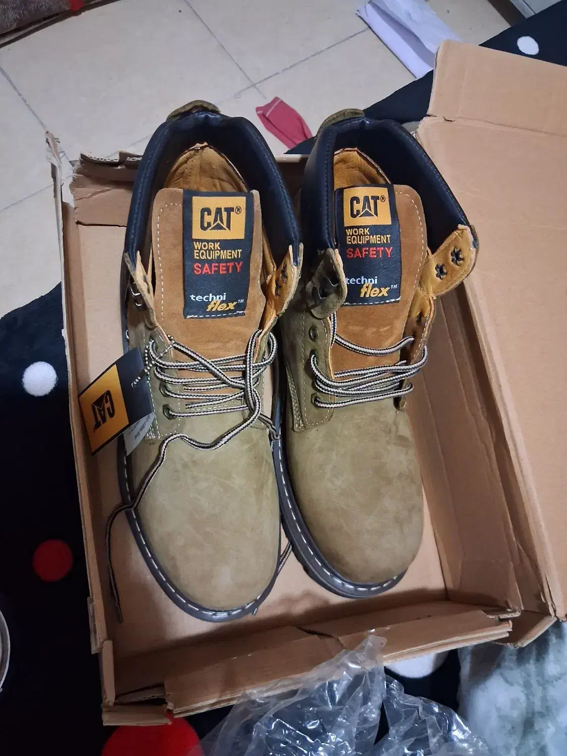 کفش بوت کاترپیلار چرم نو|کیف، کفش، کمربند|فولادشهر, مسکن مهر فولادشهر|دیوار