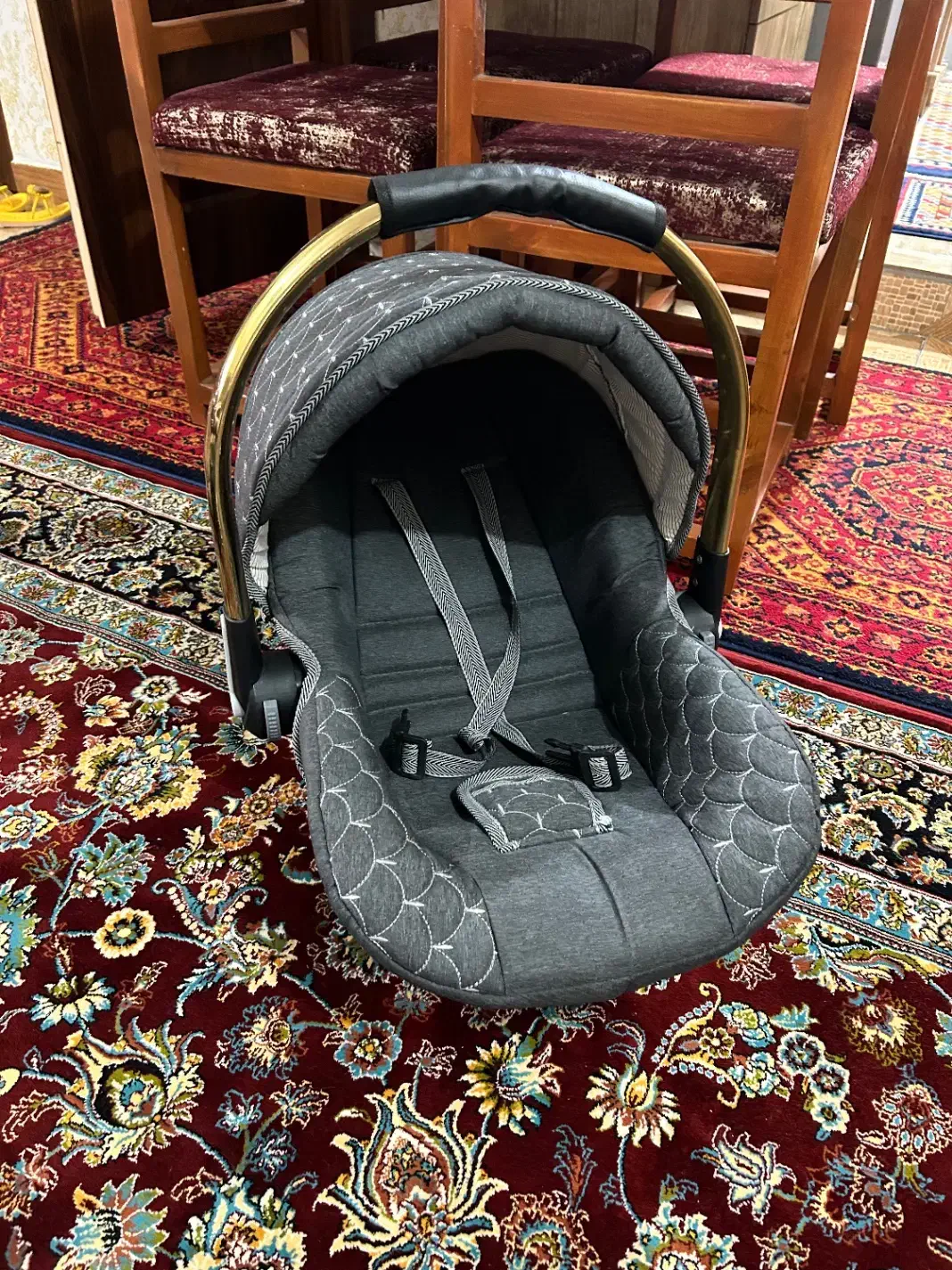 کریر نوزادی|کالسکه و لوازم جانبی|رشت, چله خانه|دیوار