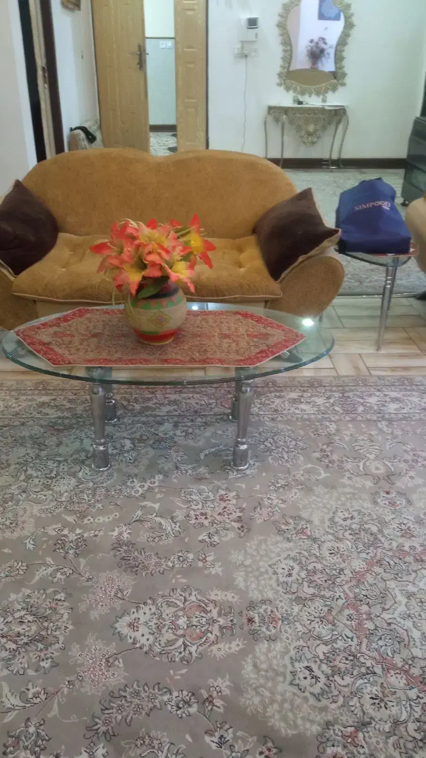 فروش فوری مبل 7نفره با سه عسلی و میز جلو سالم سالم|مبلمان خانگی و میز عسلی|الیگودرز, |دیوار