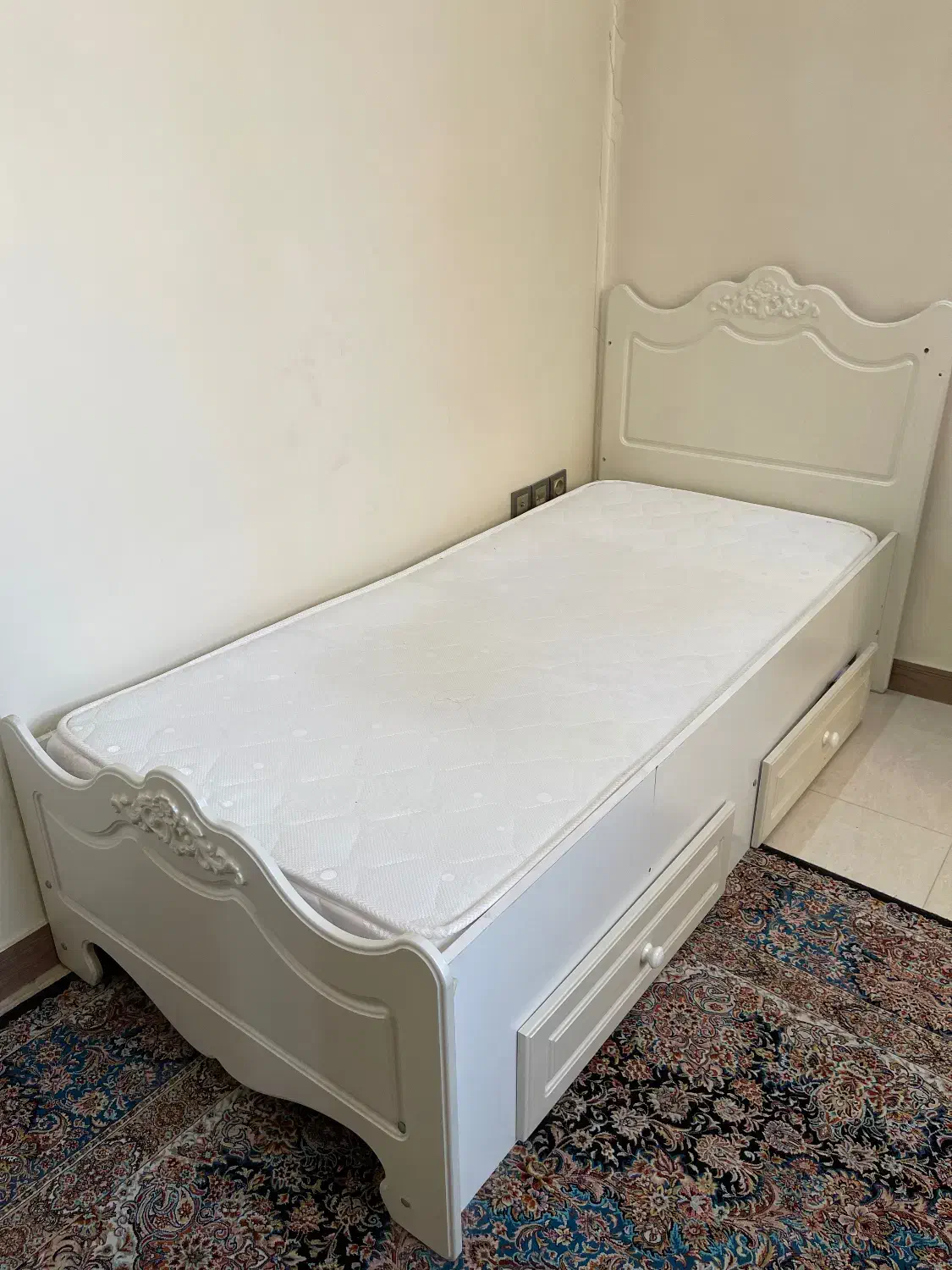 تخت و کمد بی بی استار|تخت و سرویس خواب|اندیشه, اندیشه فاز ۳|دیوار