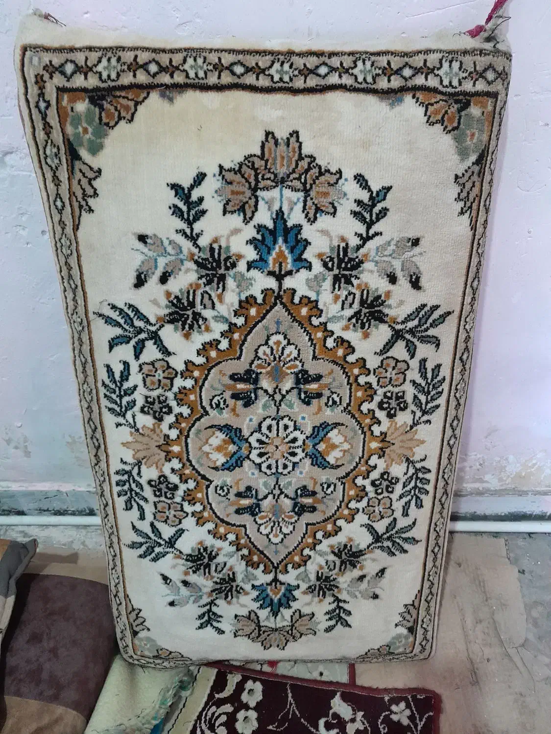 پشتی طرح قالی|پشتی|شهرکرد, |دیوار