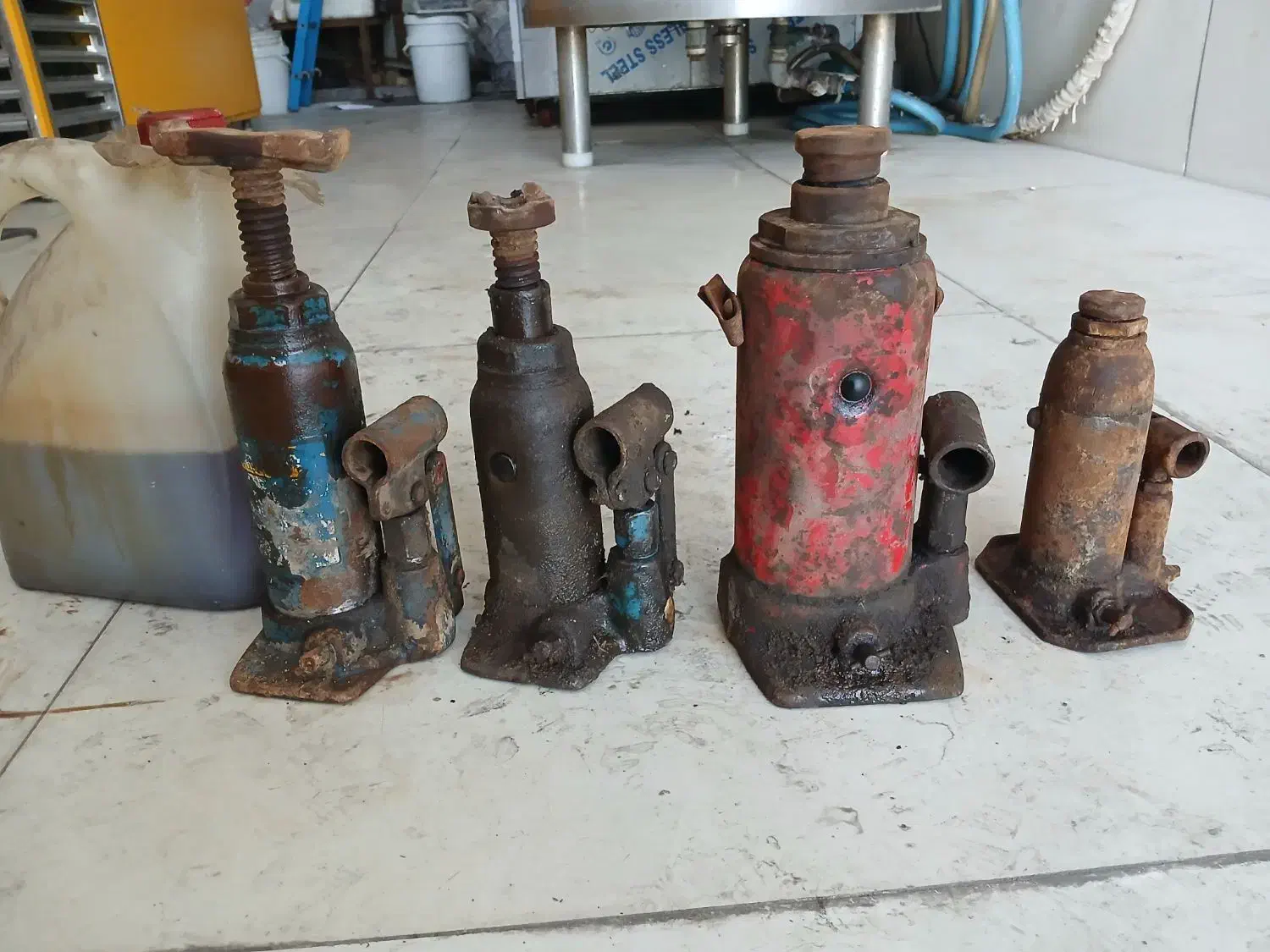 4 عدد جک روغنی|قطعات یدکی و لوازم جانبی|شیراز, کیان شهر|دیوار