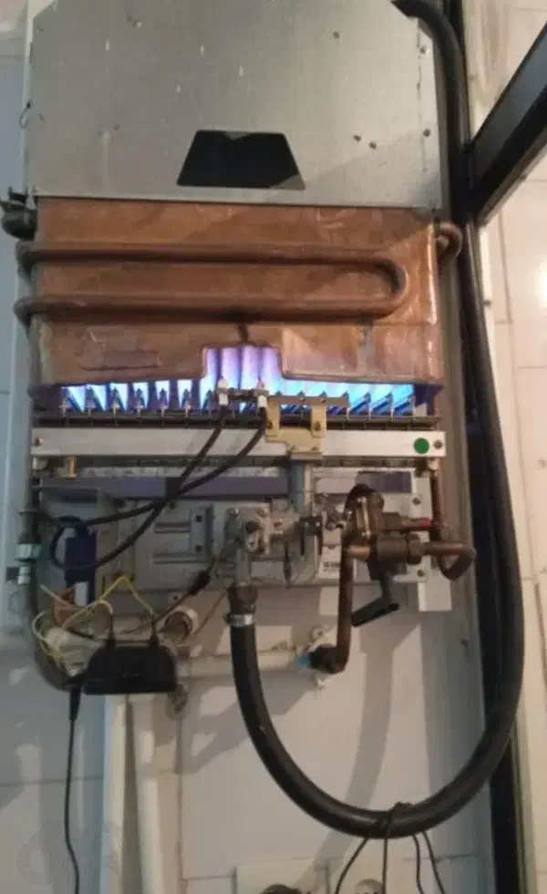 تعمیر انواع ابگرمکن دیواری بخاری و لوله کشی نوین|خدمات پیشه و مهارت|بروجرد, |دیوار