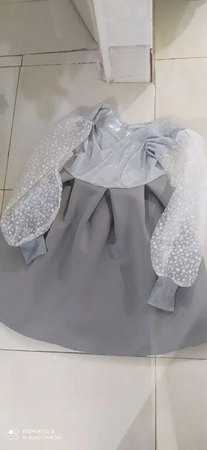 لباس مجلسی|لباس|رباط‌کریم, رباط‌کریم|دیوار