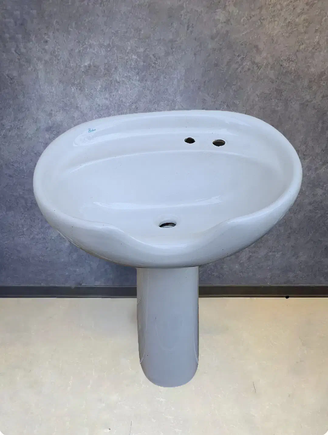 سرشور ایستاده آرایشگاه|آرایشگاه و سالنهای زیبایی|آستانه اشرفیه, |دیوار