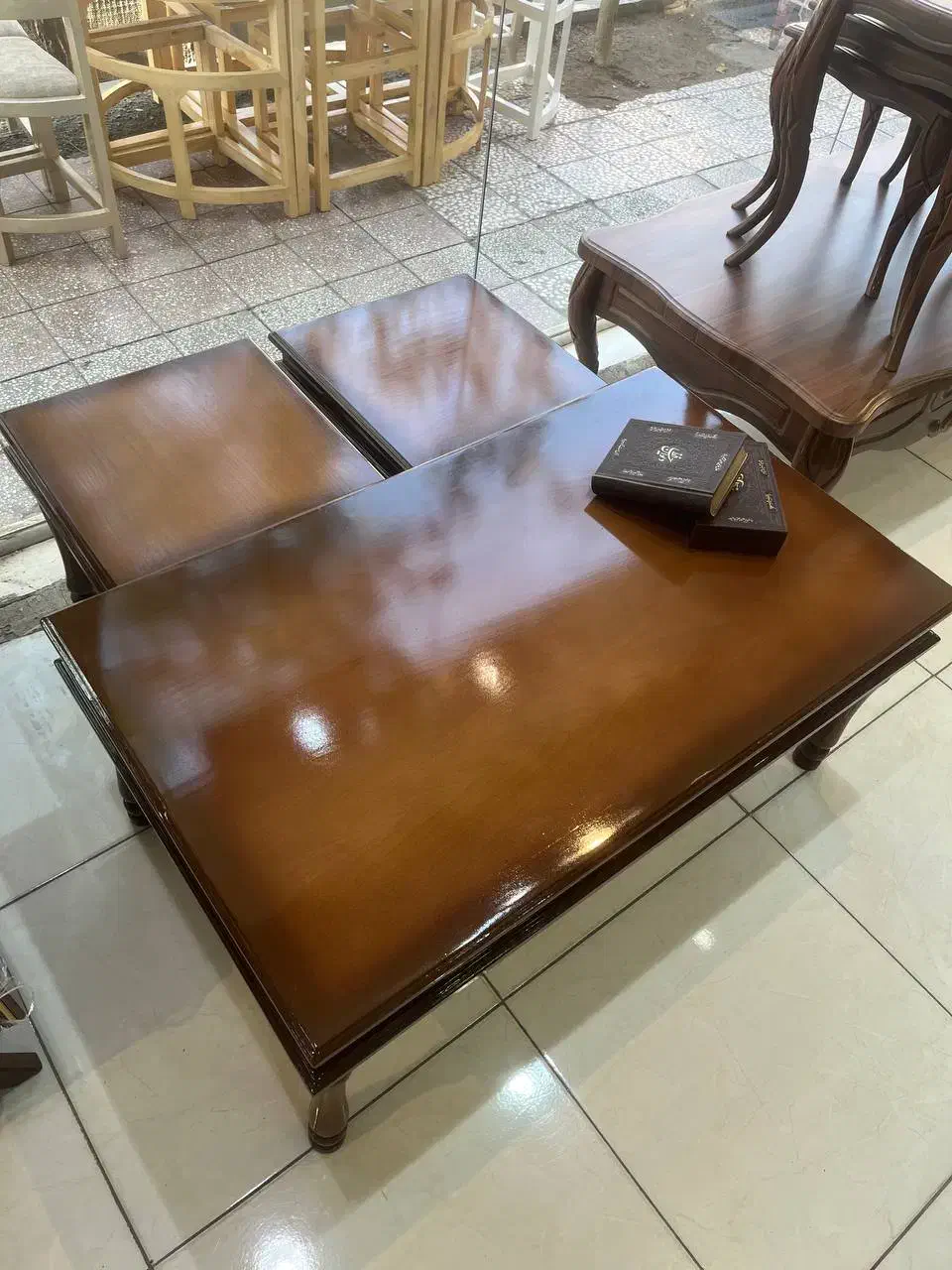 جلومبلی در گالری قرمز|مبلمان خانگی و میز عسلی|قم, شاه ابراهیم|دیوار