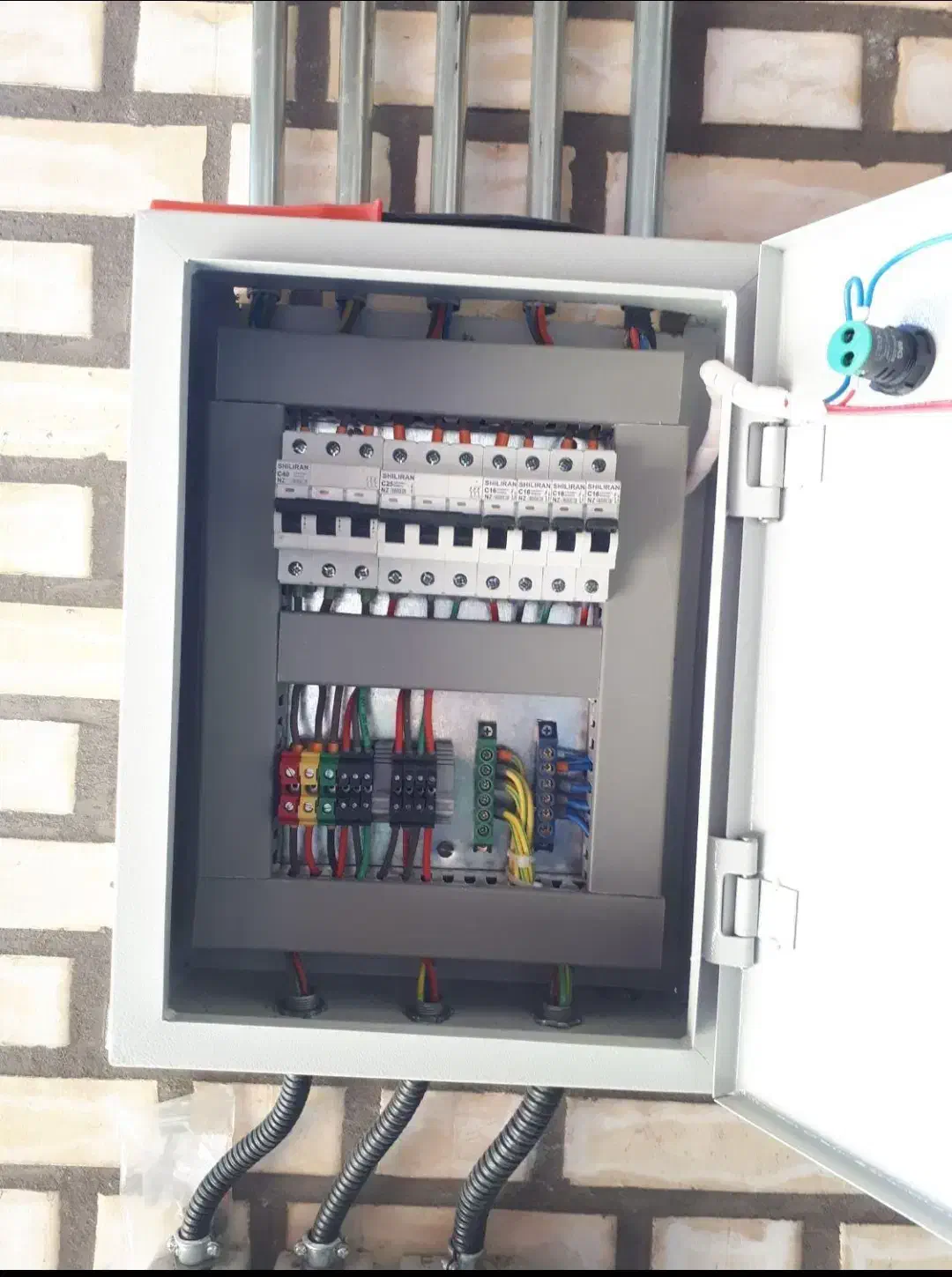 برقکاری وبرق کشی ورفع اتصالی و لوله کشی آب جزئی|خدمات پیشه و مهارت|زابل, |دیوار