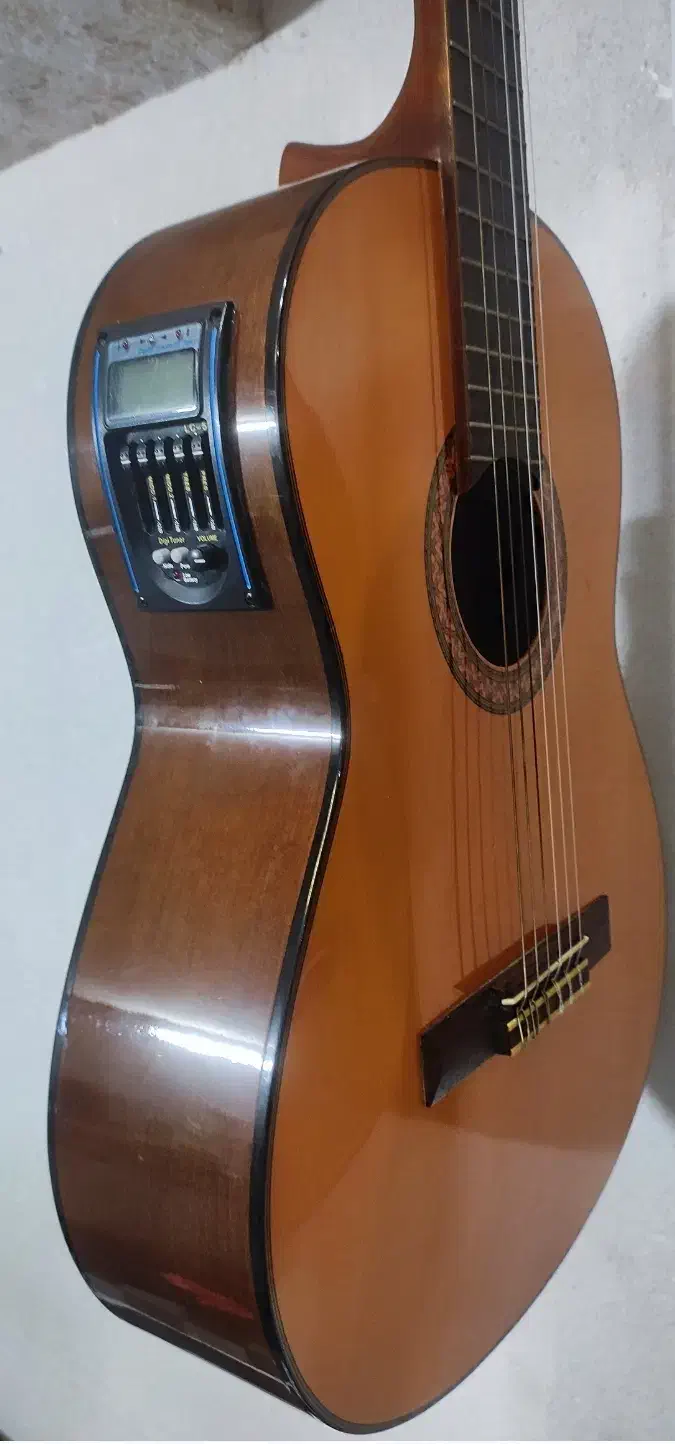 گیتار یاماها c40و c70 اصل اندونزی ساده و پیکاپدار|گیتار، بیس، امپلیفایر|چالوس, |دیوار