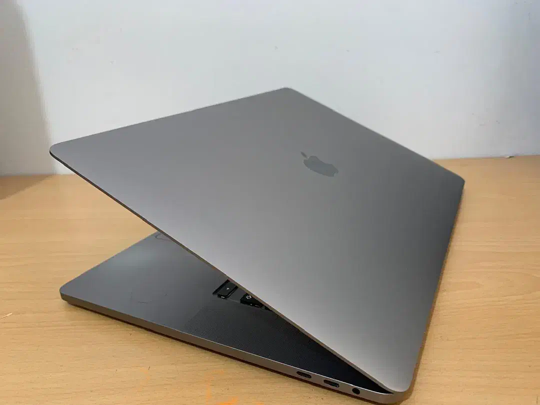 مک بوک پرو 2019 پرقدرت i9 گرافیک 8  رم 64|رایانه همراه|اصفهان, آهنگران|دیوار