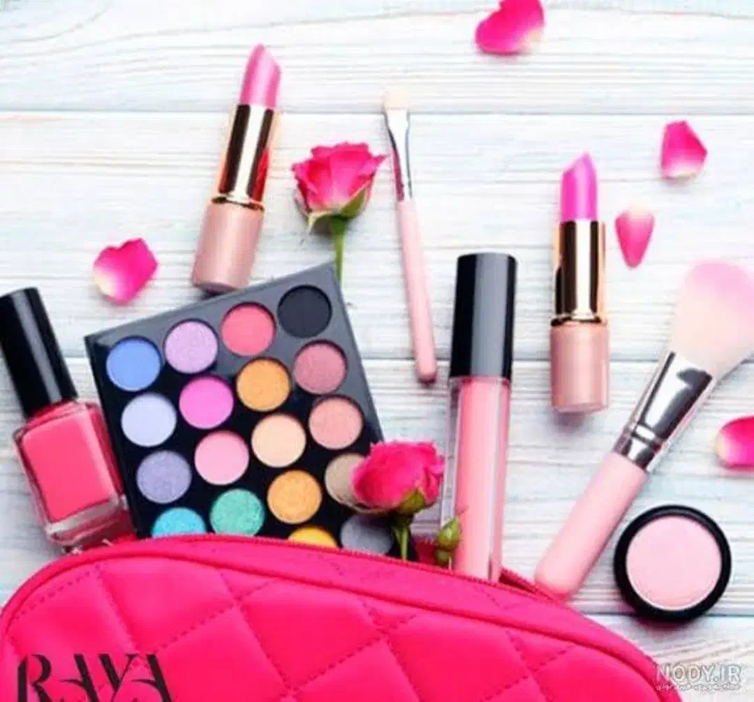 آرایشی و پوشاک زنانه ۵۰ درصد تخفیف خورده|لباس|کنگاور, |دیوار