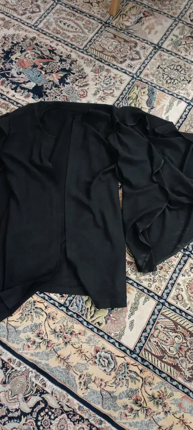 مانتو و ش.میز|لباس|میانه, |دیوار