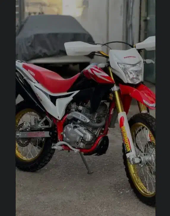 تریل برمودا|موتورسیکلت|اصفهان, حصه شمالی|دیوار