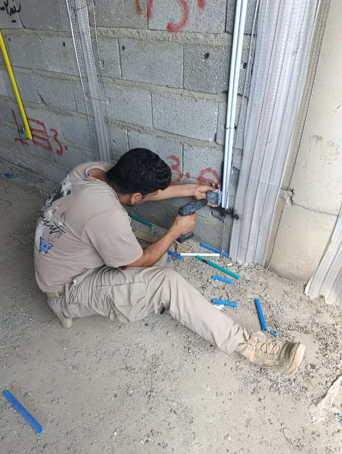 شاگرد برقکار یا برقکار نیمه ماهر|استخدام معماری، عمران و ساختمانی|شیراز, علوم پزشکی|دیوار