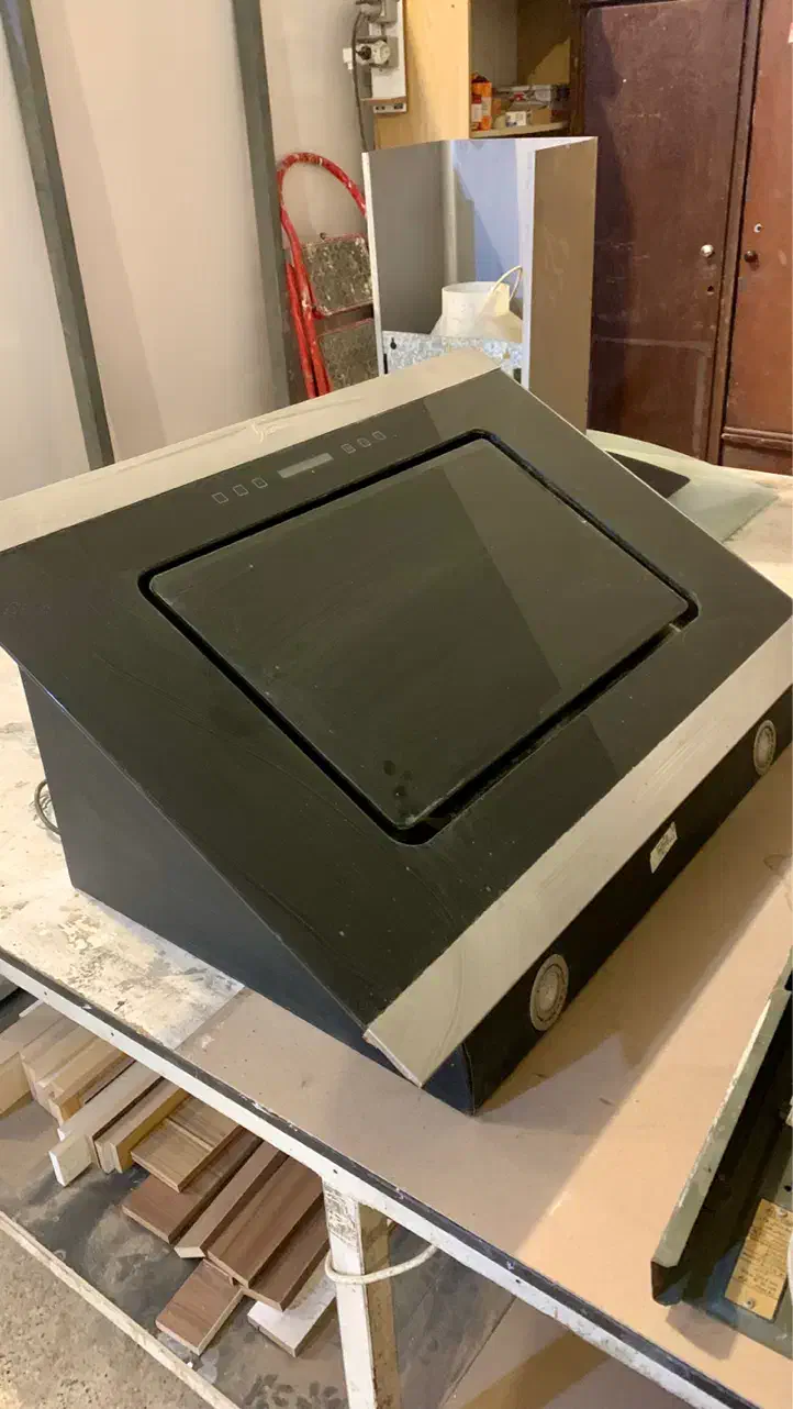 هود مورب اخوان در حد نو|هود|ری, سرتخت|دیوار