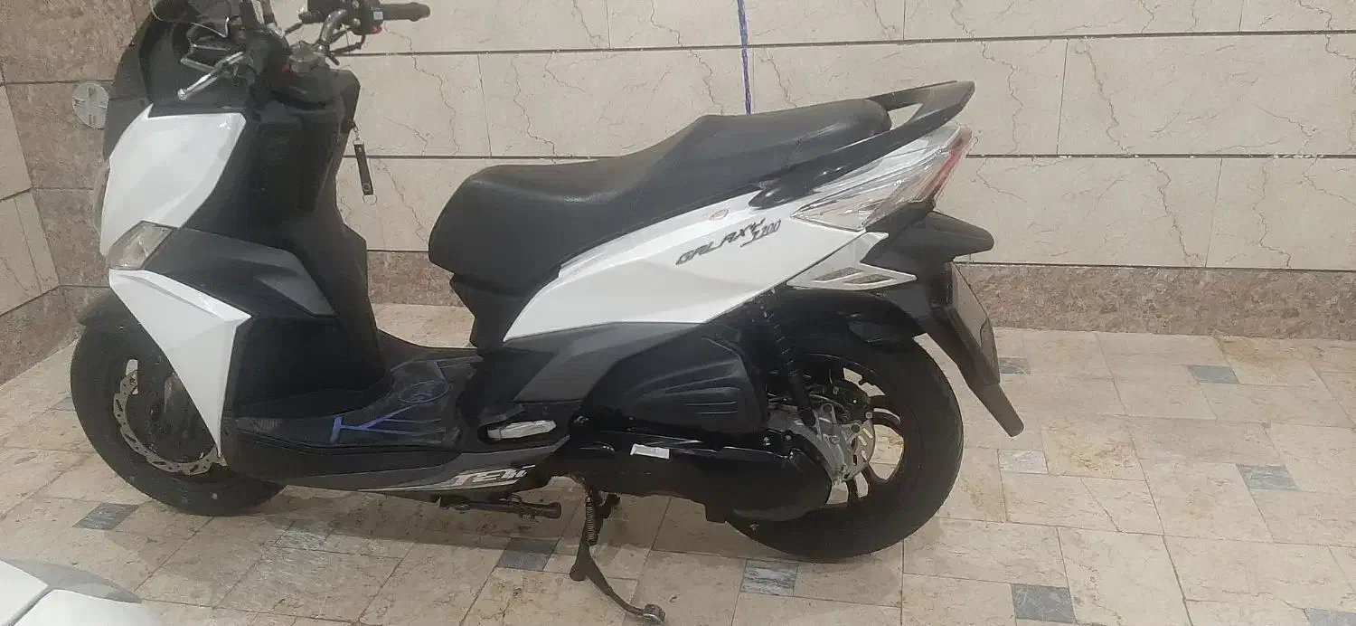 j200|موتورسیکلت|تهران, خزانه|دیوار