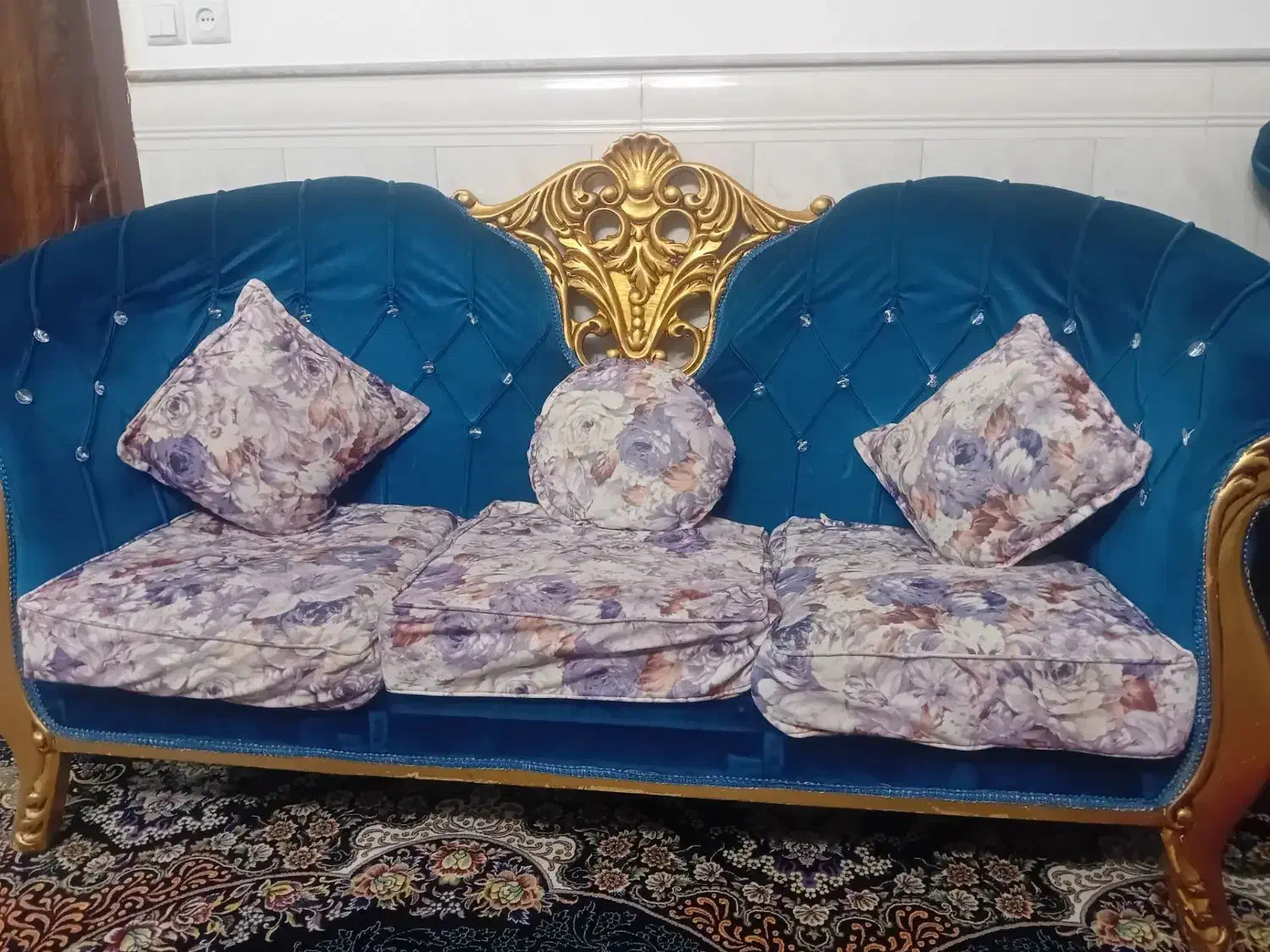 مبل شش نفره و تخت خواب|مبلمان خانگی و میز عسلی|قم, نوبهار|دیوار