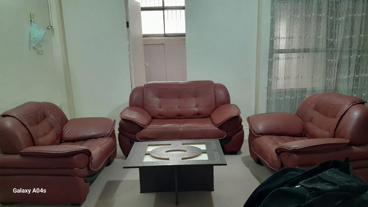 مبل چرم باقیمت مناسب|مبلمان خانگی و میز عسلی|اسلامشهر, زرافشان|دیوار