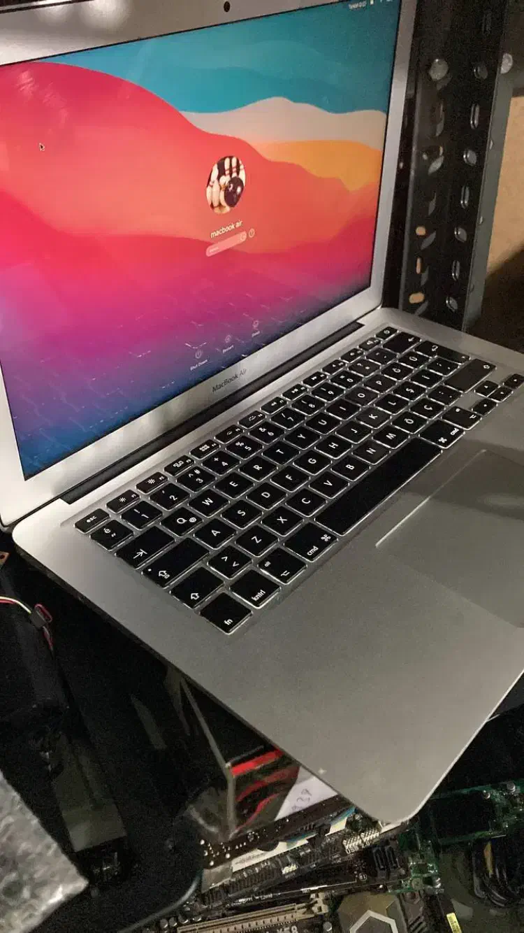مک بوک ایر بسیار تمیز|رایانه همراه|شیراز, ملاصدرا|دیوار