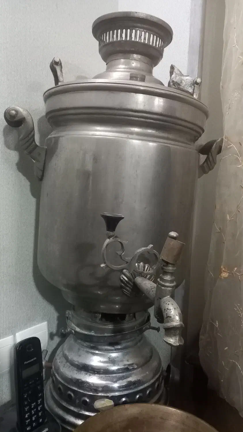 سماور و قفل کهنه و قدیمی|کلکسیون اشیاء عتیقه|قم, پردیسان|دیوار