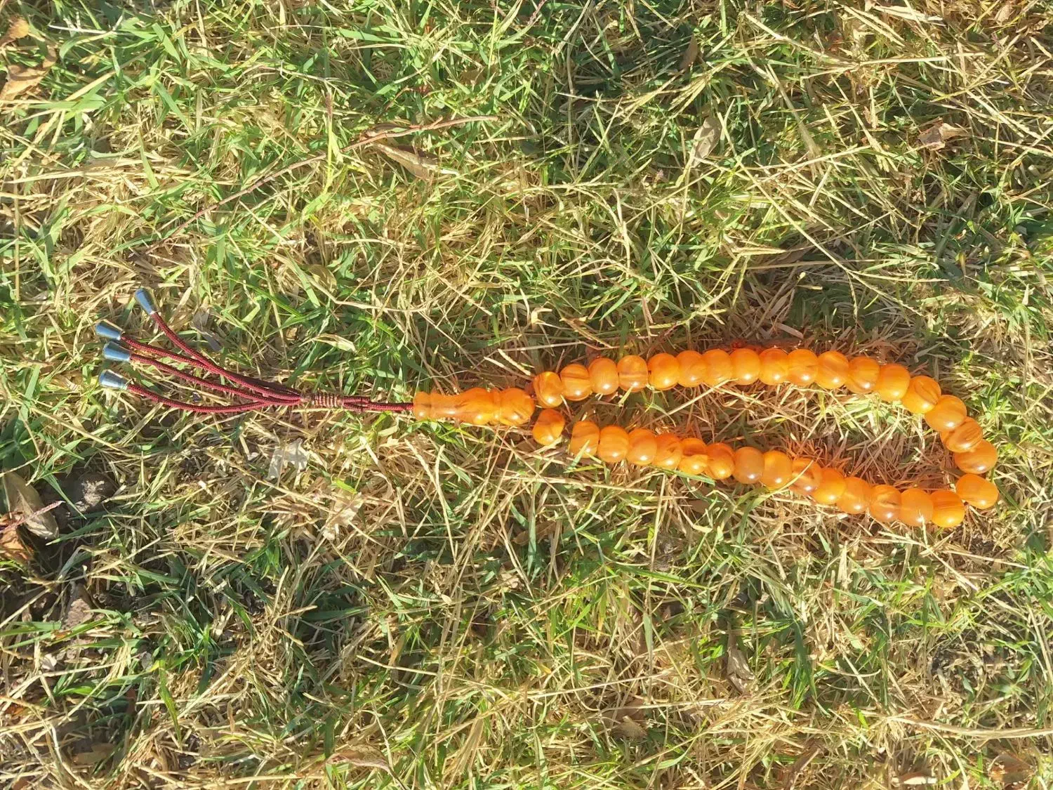 تسبیح کهربا عسلی|جواهرات|رباط‌کریم, رباط‌کریم|دیوار