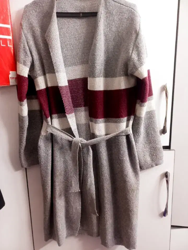 تعدادی لباس زمستونی درحدنو|لباس|رباطکریم, رباطکریم|دیوار