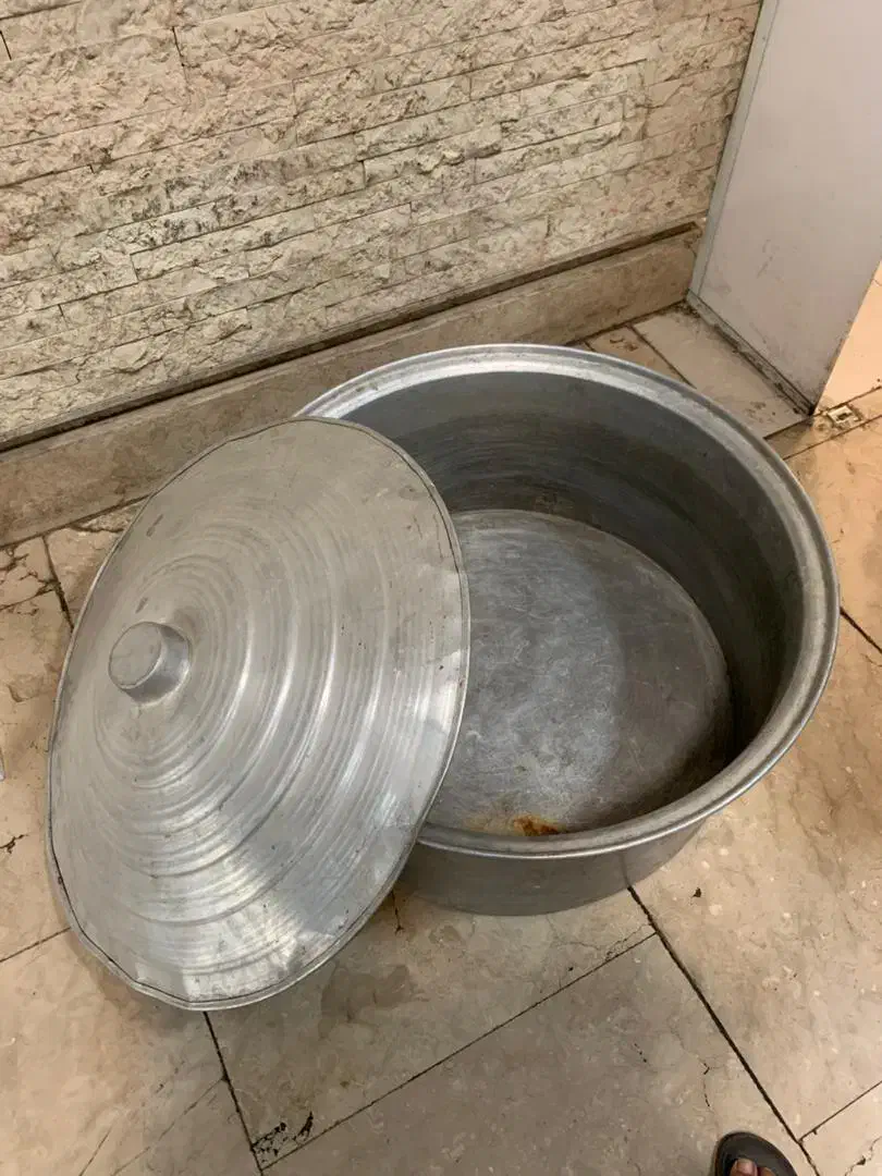 فروش دوعدد قابلمه درحد کیلویی دویست بیست|ظروف پختوپز|تهران, شهرک فردوس (حسینی)|دیوار