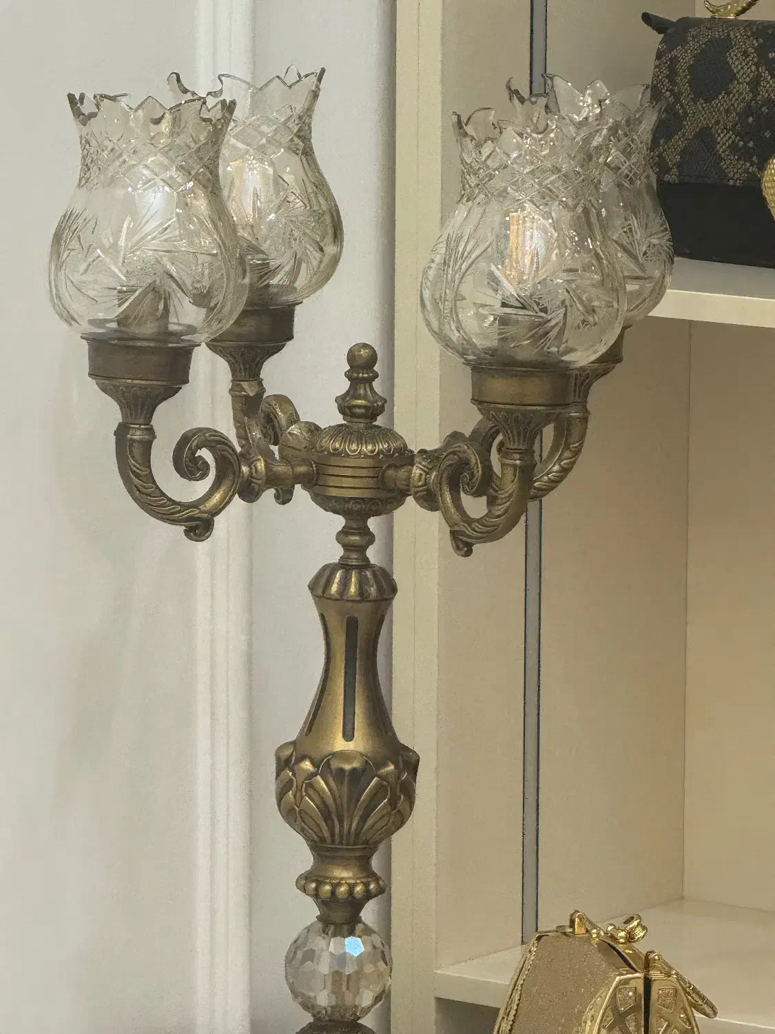 شمعدان برنجی سنگین|چراغ خواب و آباژور|هشتگرد, شهرک ولیعصر (مصلی)|دیوار