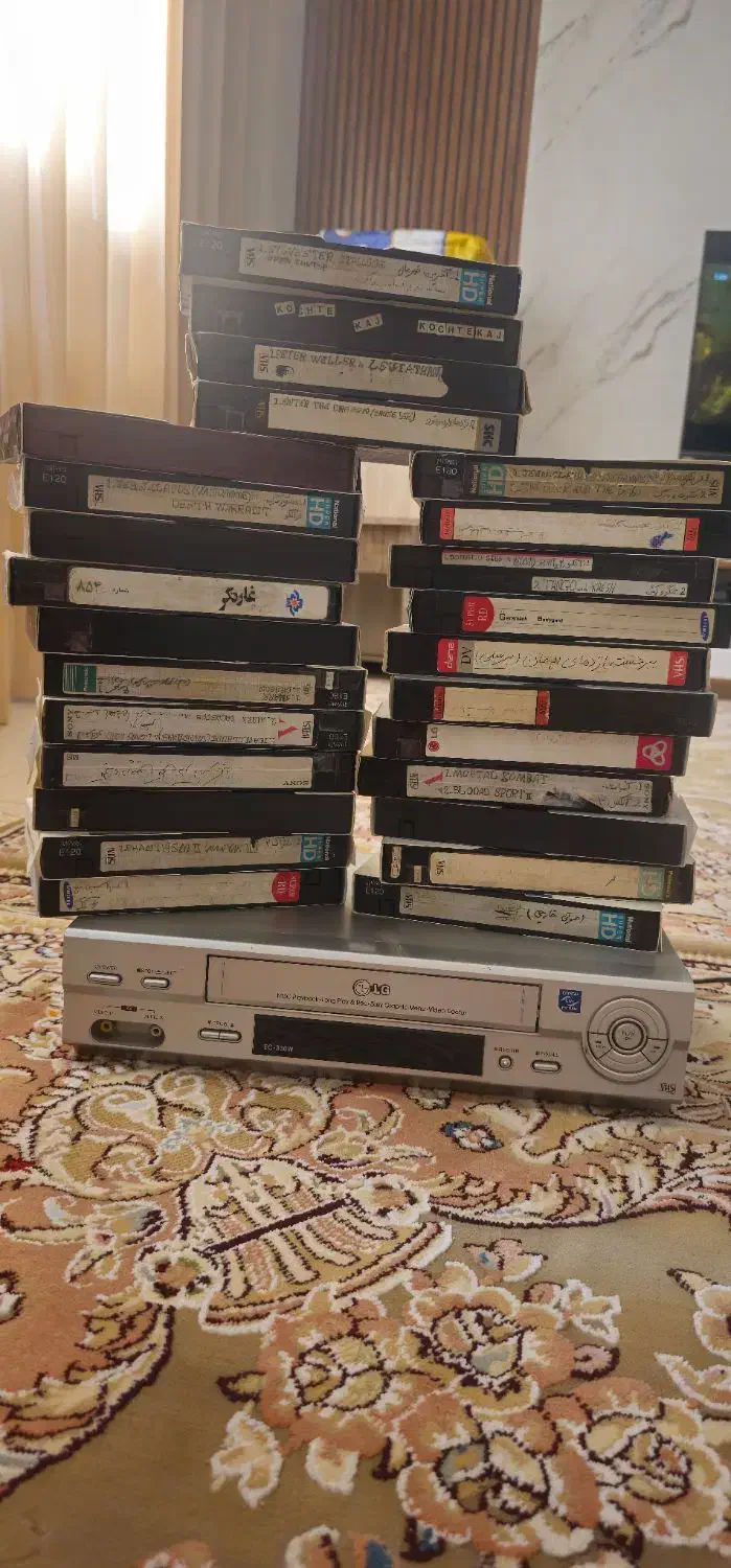 ویدئو نوار بزرگ با ۲۷ نوار فیلم مربوطه|پخش‌کننده DVD و ویدیو|ارومیه, |دیوار