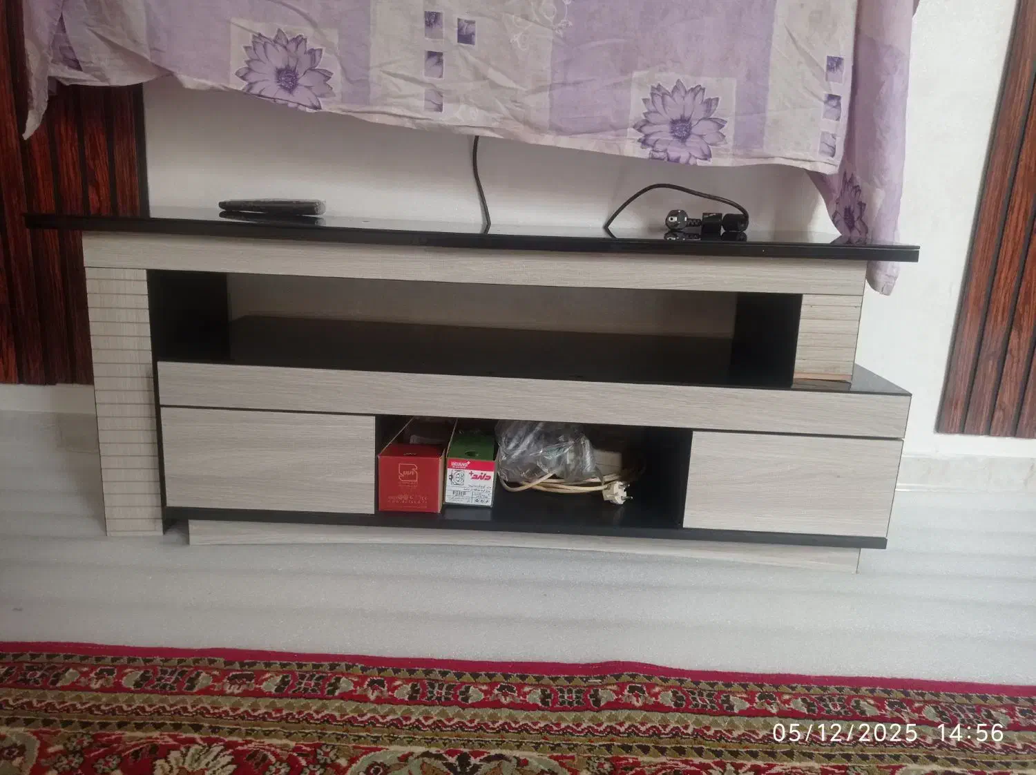 میز تلویزیون در حد نو شیک و مرتب|میز تلویزیون|کنگاور, |دیوار