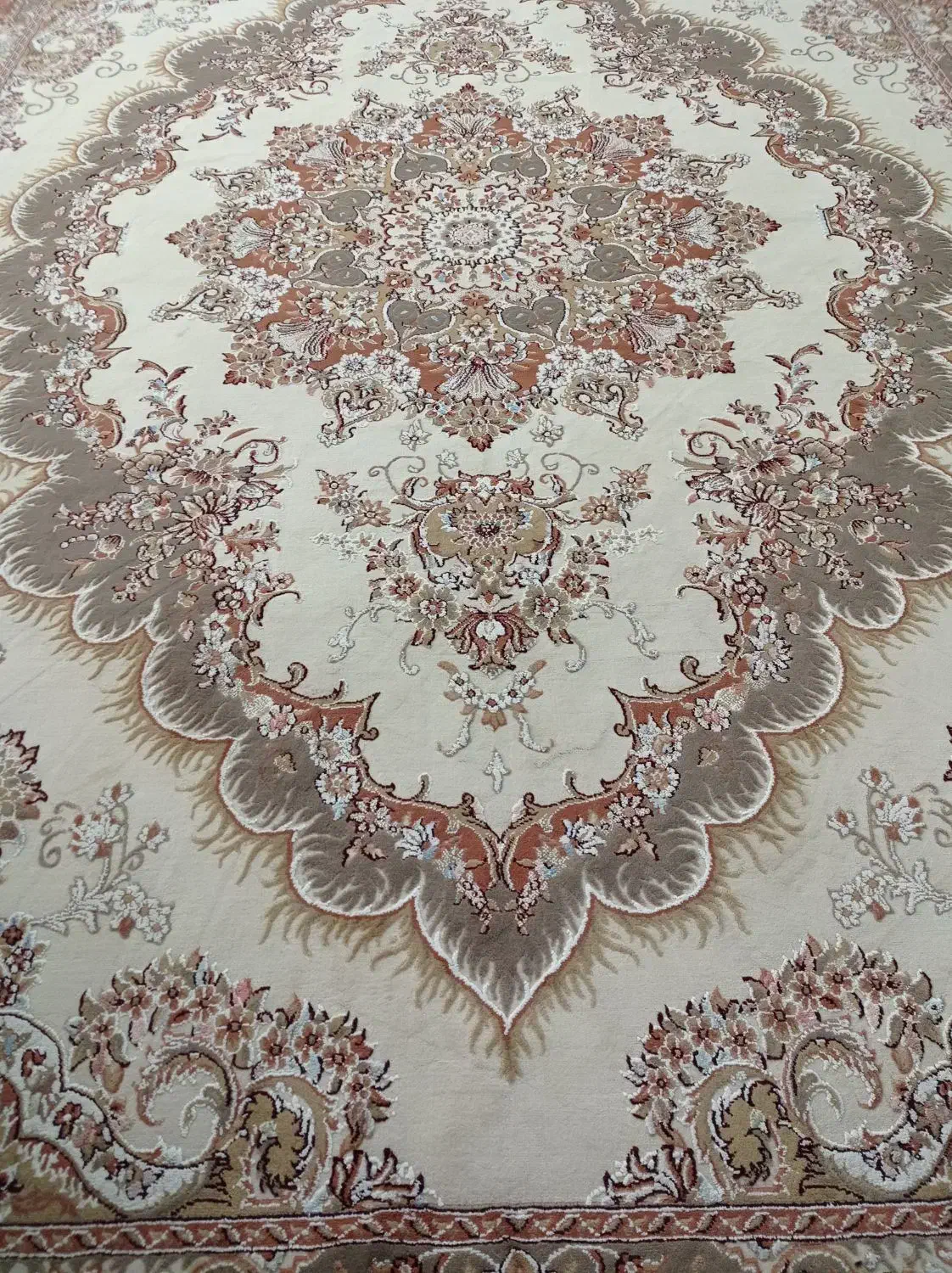 فرش نگین مشهد گل برجسته سالم و بدون هیچ گونه ایراد|فرش|مشهد, پنجتن|دیوار