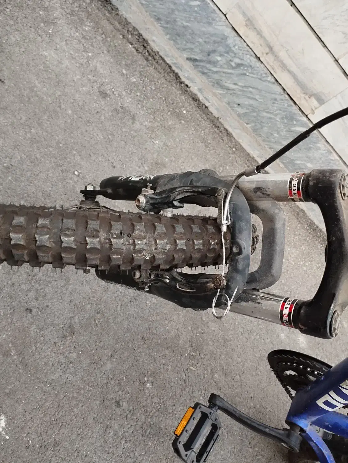 دوچرخه|دوچرخه، اسکیت، اسکوتر|رباط‌کریم, رباط‌کریم|دیوار