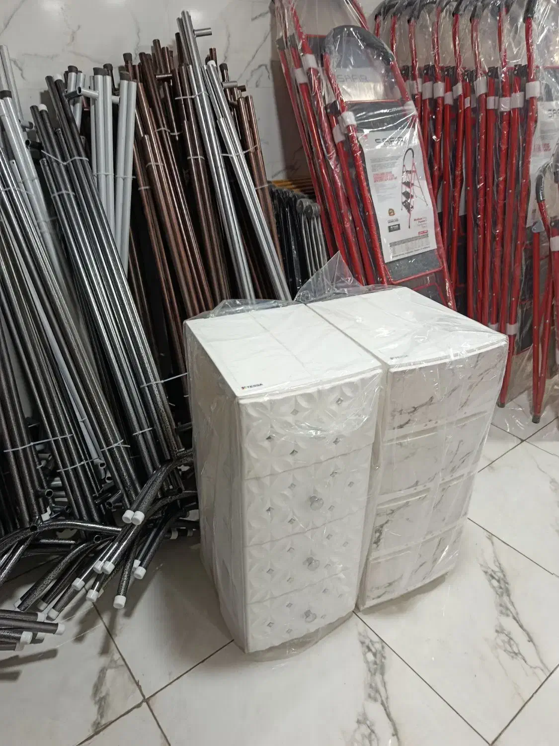 رگال لباس و فایل و نردبان تخت سیسمونی نوزاد|فروشگاه و مغازه|ارومیه, |دیوار