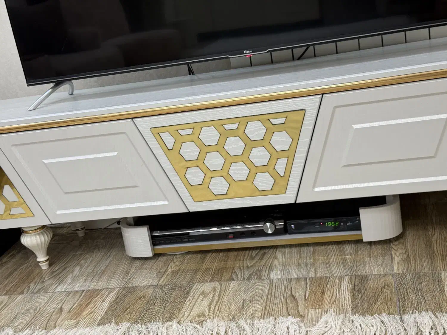 میز  تلویزیون در حد نو|میز تلویزیون|بندر انزلی, آذربایجان|دیوار