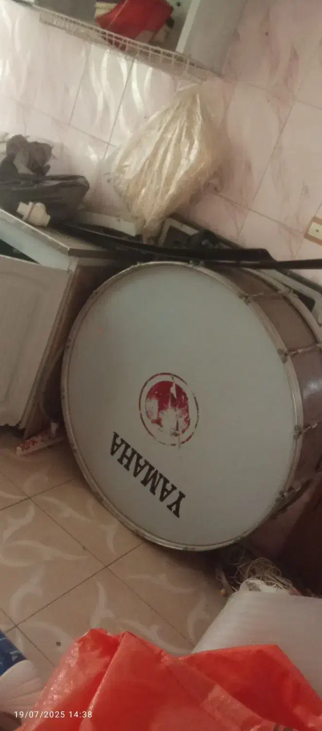 طبل بزرگ یک متری تقریبا|درام و پرکاشن|بروجرد, |دیوار