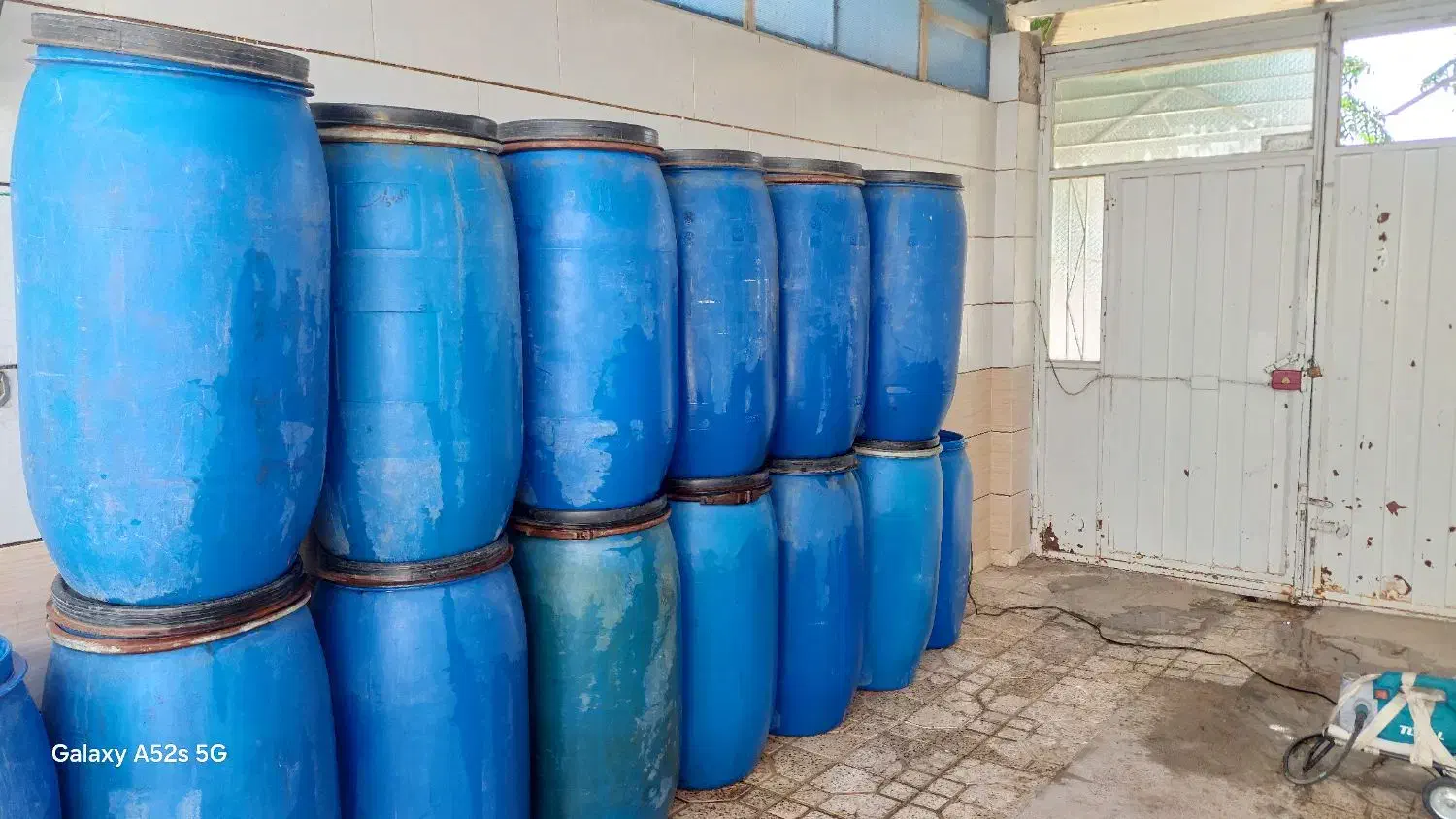 گالن ۱۶۰ لیتری و۱۴۰ لیتری در حد نو|قطعات یدکی و لوازم جانبی|آباده, |دیوار