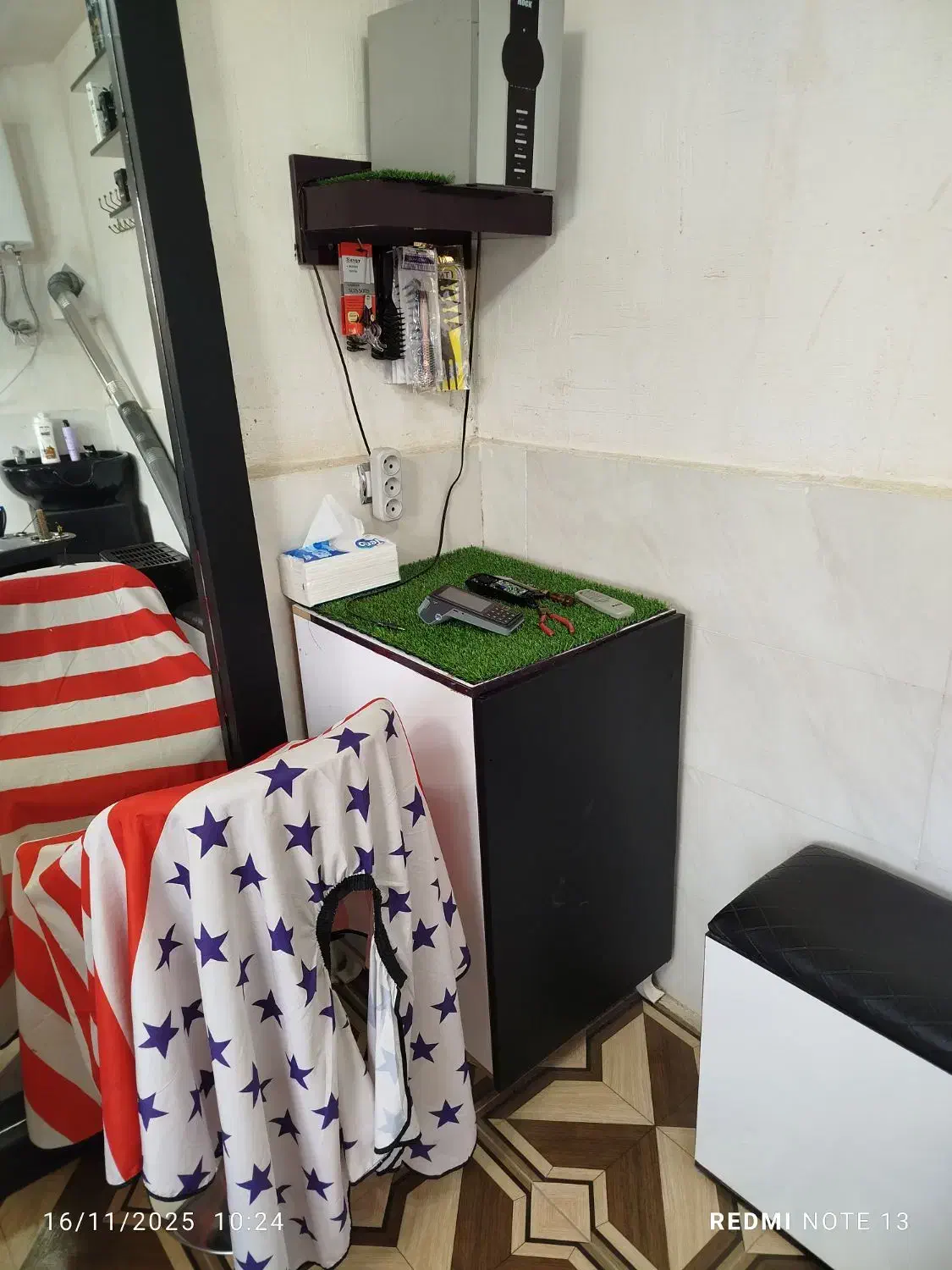 دکور آرایشگاه|آرایشگاه و سالن‌های زیبایی|اسدآباد, |دیوار