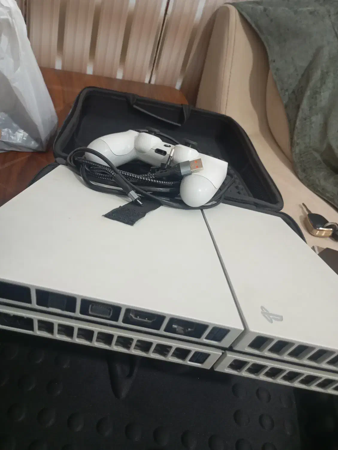 Ps4|کنسول، بازی ویدئویی و آنلاین|شیراز, بید زرد|دیوار