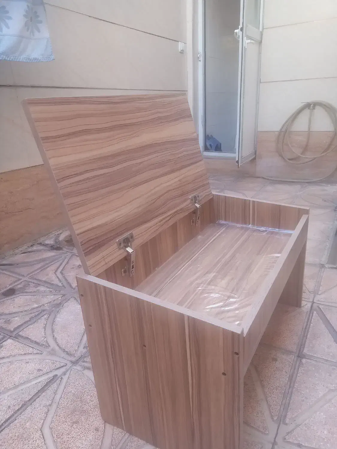 میز|میز و صندلی غذاخوری|خوی, |دیوار